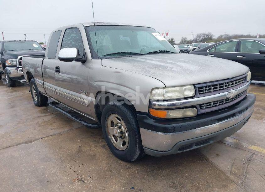 2000 Chevrolet Silverado 1500 LS (VIN 2GCEC19WXY1357051) main photo