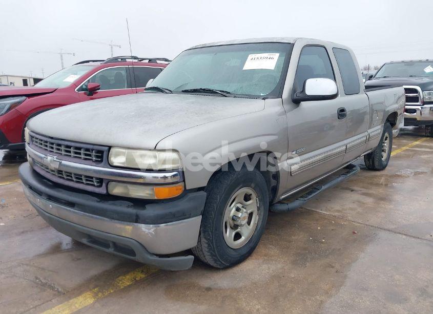 Photo 2 of 2000 Chevrolet Silverado 1500 LS (VIN 2GCEC19WXY1357051)