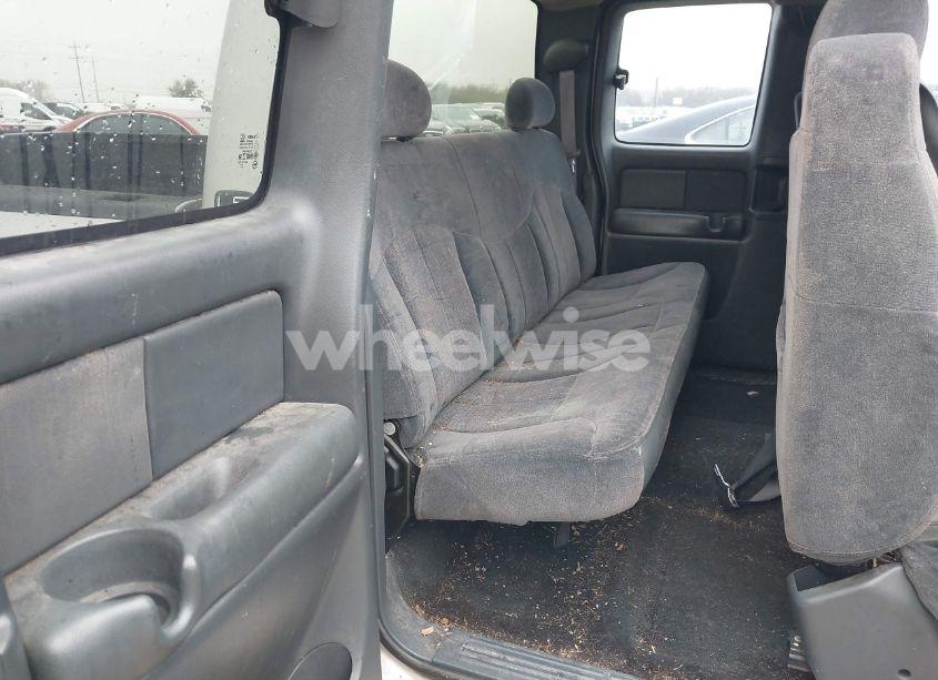 Photo 8 of 2000 Chevrolet Silverado 1500 LS (VIN 2GCEC19WXY1357051)