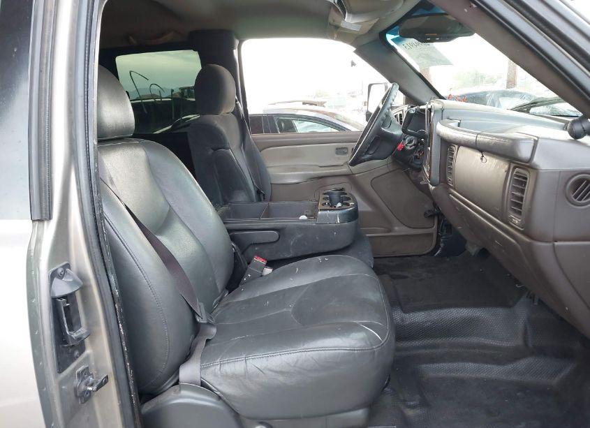 Photo 4 of 2002 Chevrolet Silverado 1500 (VIN 2GCEC19X021202346)