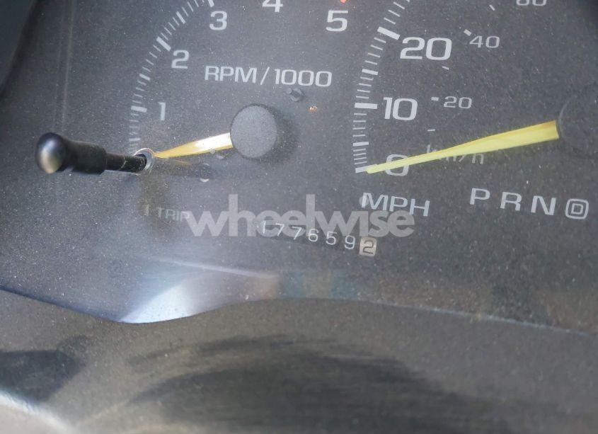 Photo 15 of 2005 Chevrolet Silverado C1500 (VIN 2GCEC19Z851250727)