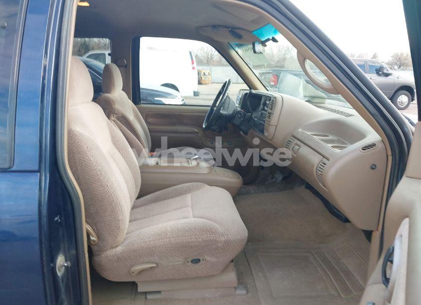 Photo 5 of 2005 Chevrolet Silverado C1500 (VIN 2GCEC19Z851250727)