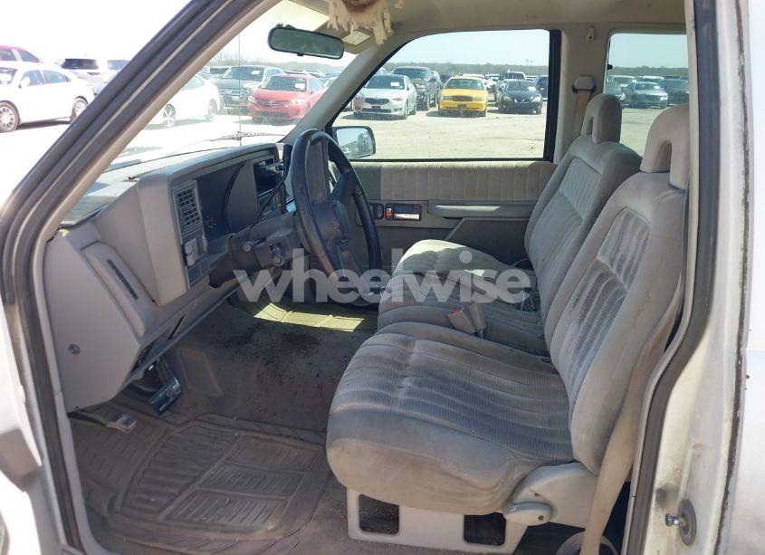 Photo 12 of 1993 Chevrolet Gmt-400 C1500 (VIN 2GCEC19Z8P1205570)