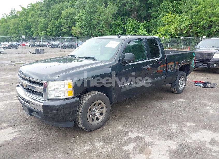 Photo 2 of 2009 Chevrolet Silverado 1500 LT (VIN 2GCEC29C391111004)