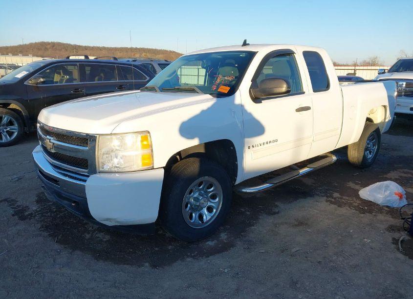 Photo 2 of 2009 Chevrolet Silverado 1500 LT (VIN 2GCEC29CX91125448)