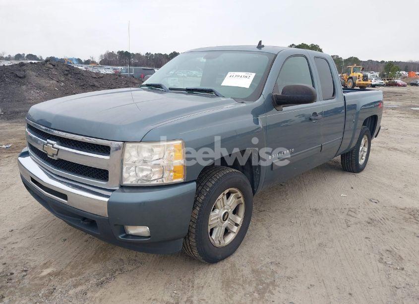 Photo 2 of 2009 Chevrolet Silverado 1500 LT (VIN 2GCEC29J591107227)