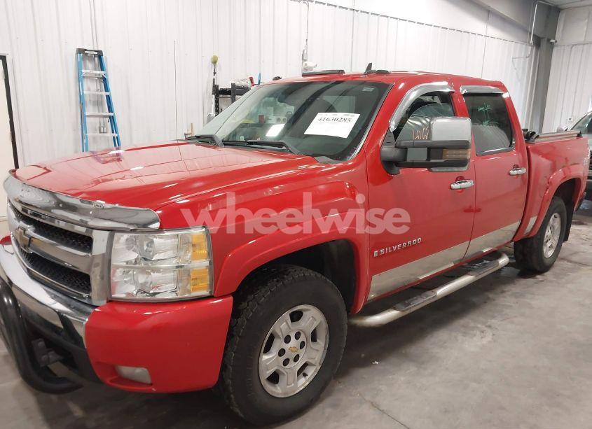 Photo 2 of 2008 Chevrolet Silverado 1500 LT1 (VIN 2GCEK133581318529)
