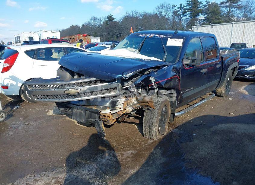 Photo 2 of 2007 Chevrolet Silverado 1500 LT1 (VIN 2GCEK13C071636203)