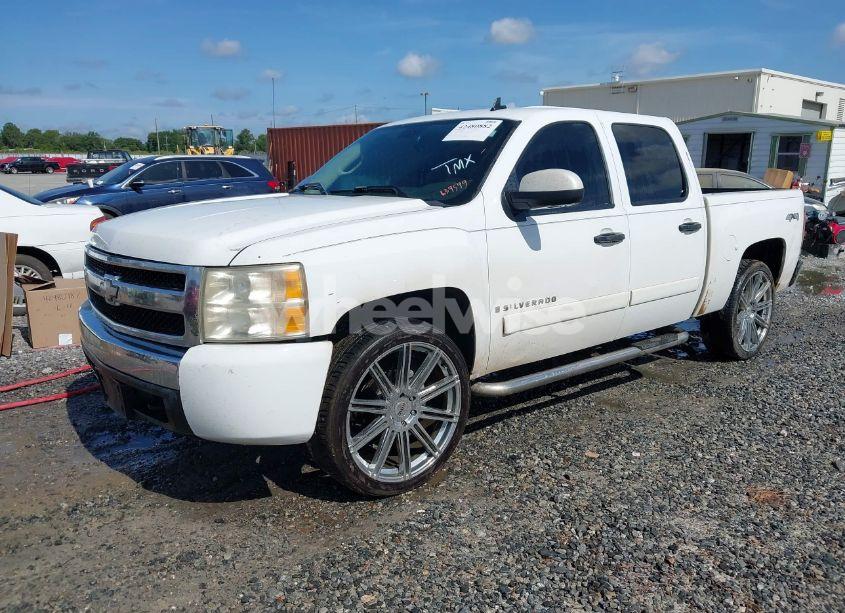 Photo 2 of 2007 Chevrolet Silverado 1500 LT1 (VIN 2GCEK13C071639599)