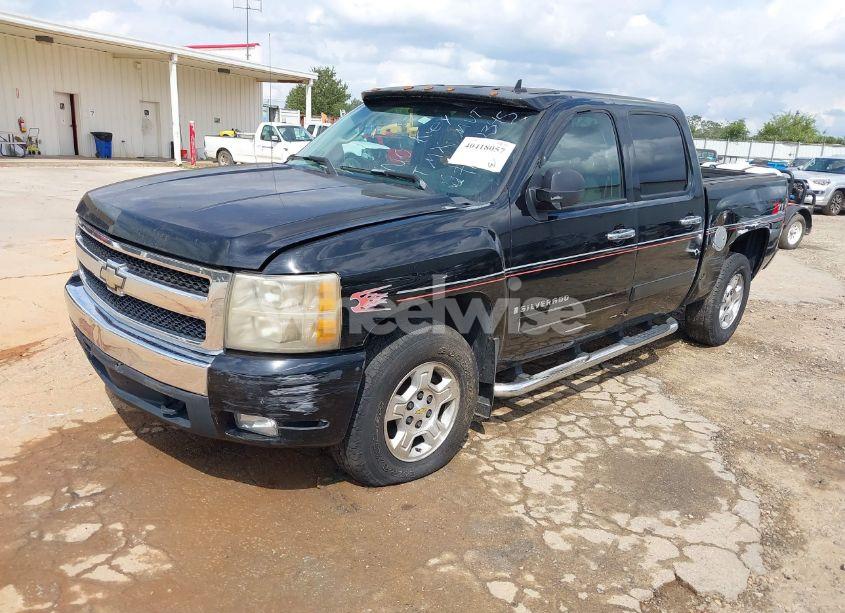 Photo 2 of 2007 Chevrolet Silverado 1500 LT1 (VIN 2GCEK13C271525345)