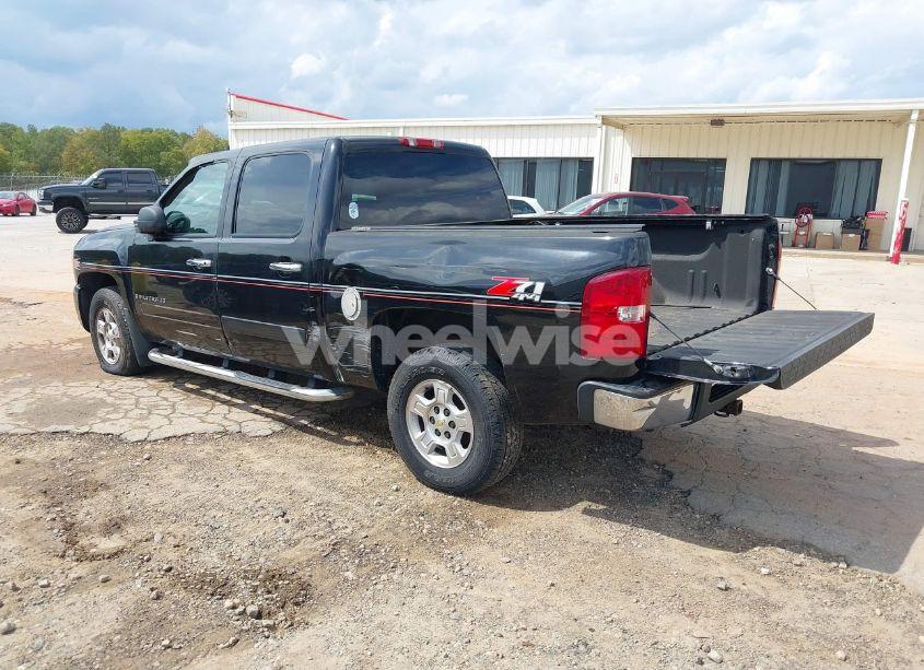 Photo 3 of 2007 Chevrolet Silverado 1500 LT1 (VIN 2GCEK13C271525345)