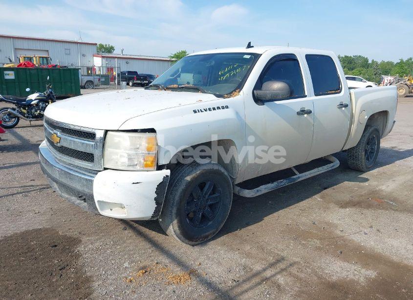 Photo 2 of 2007 Chevrolet Silverado 1500 LS/LT1/WORK TRUCK (VIN 2GCEK13C271605924)