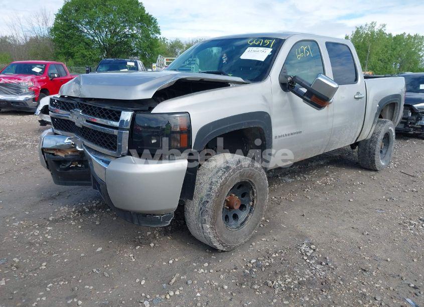 Photo 2 of 2007 Chevrolet Silverado 1500 LT1 (VIN 2GCEK13C571575544)