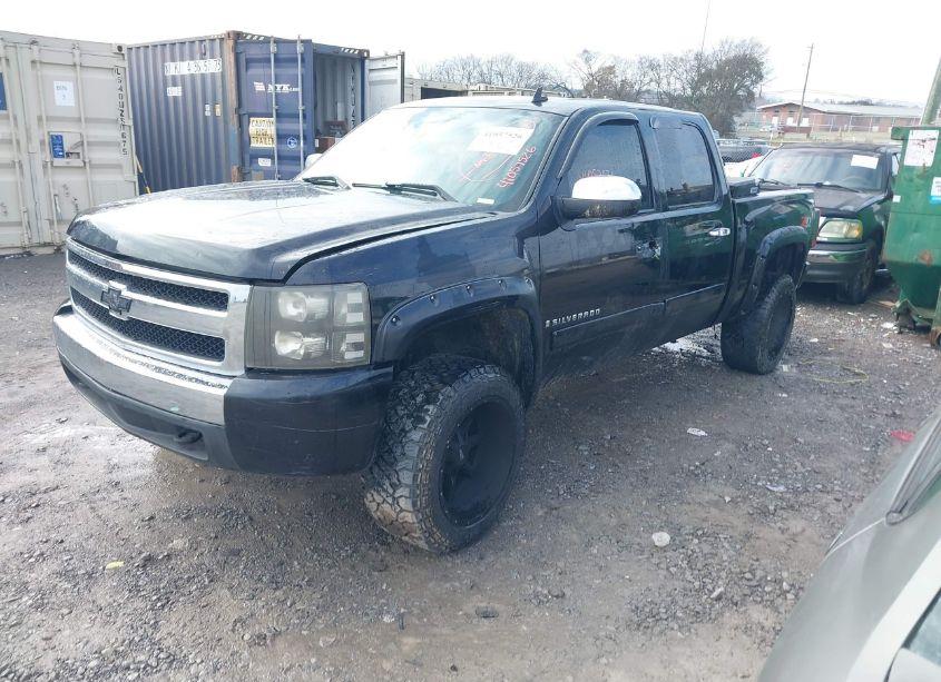 Photo 2 of 2007 Chevrolet Silverado 1500 LT1 (VIN 2GCEK13C871561699)