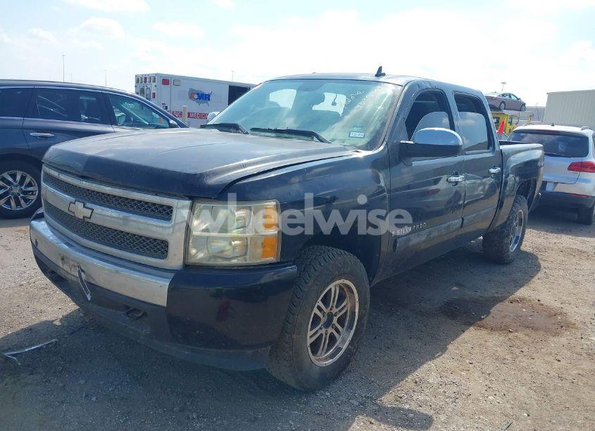 Photo 2 of 2007 Chevrolet Silverado 1500 LS (VIN 2GCEK13CX71727365)