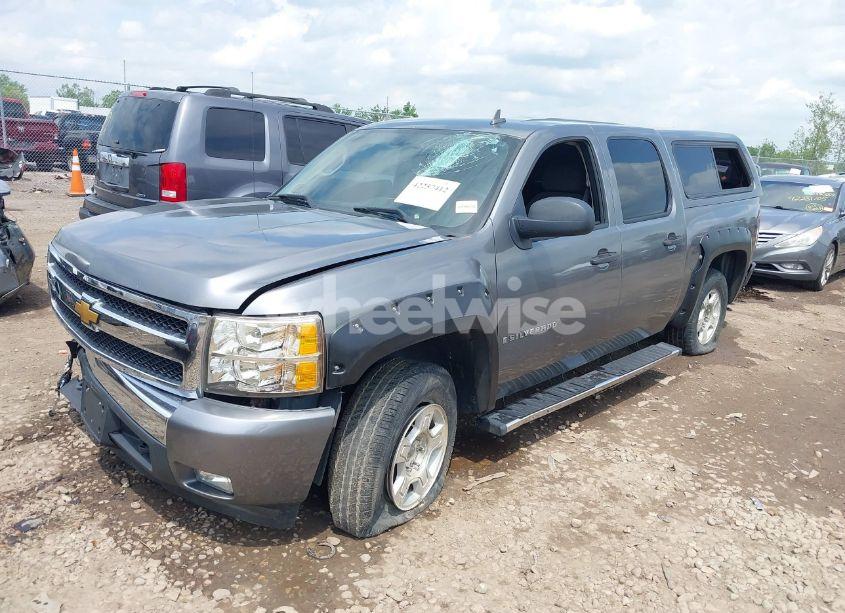 Photo 2 of 2007 Chevrolet Silverado 1500 LT1 (VIN 2GCEK13M071633374)