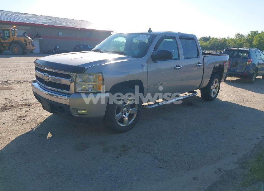Photo 2 of 2007 Chevrolet Silverado 1500 LT2 (VIN 2GCEK13M271549802)