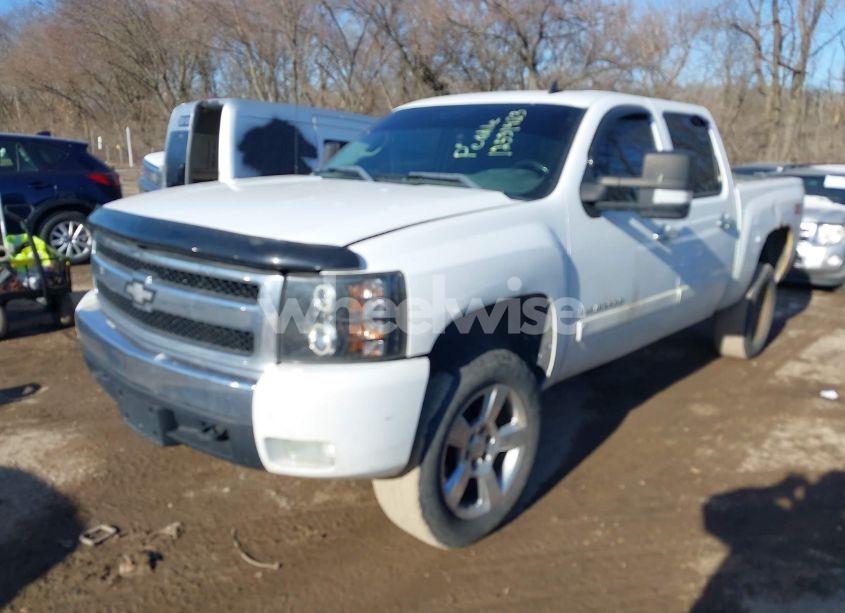 Photo 2 of 2007 Chevrolet Silverado 1500 LT2 (VIN 2GCEK13M371644904)