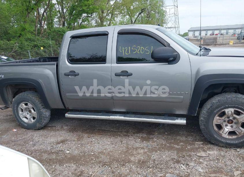 Photo 13 of 2007 Chevrolet Silverado 1500 LT1/LT2/LTZ/WORK TRUCK (VIN 2GCEK13M471660691)