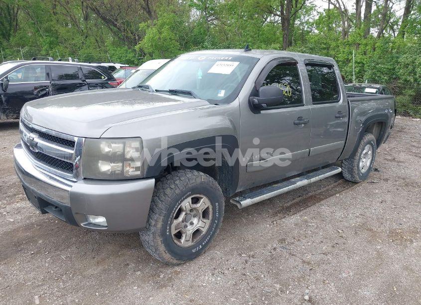 Photo 2 of 2007 Chevrolet Silverado 1500 LT1/LT2/LTZ/WORK TRUCK (VIN 2GCEK13M471660691)