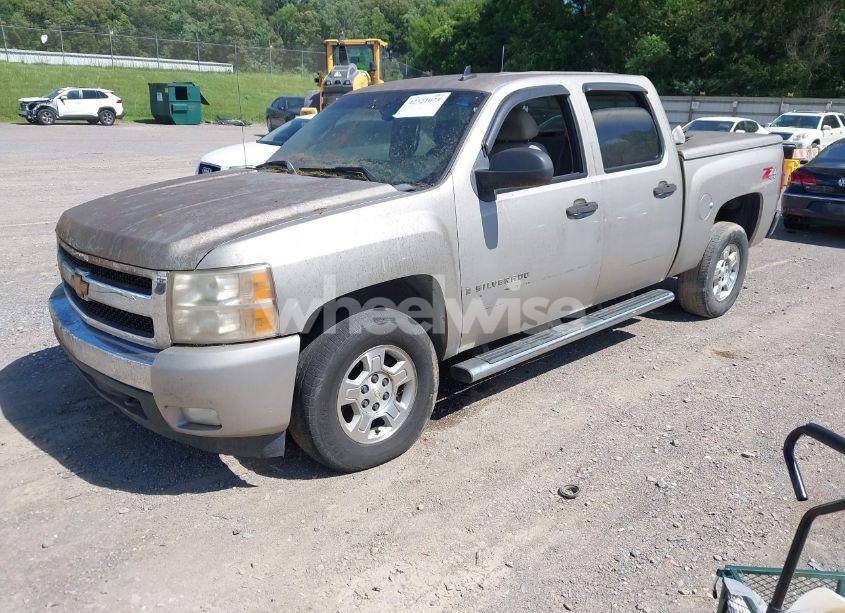 Photo 2 of 2007 Chevrolet Silverado 1500 LT1 (VIN 2GCEK13M671530685)