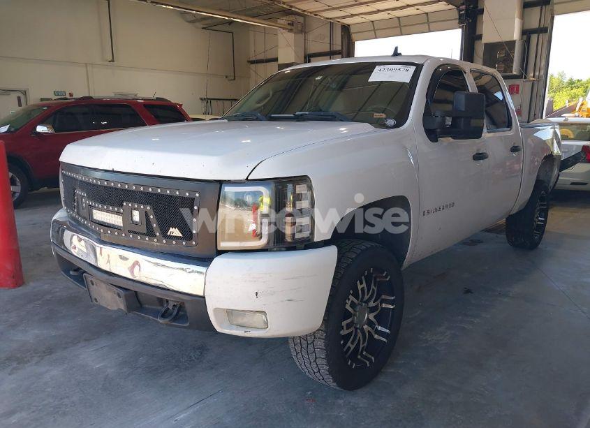 Photo 2 of 2007 Chevrolet Silverado 1500 LT1 (VIN 2GCEK13M771552579)