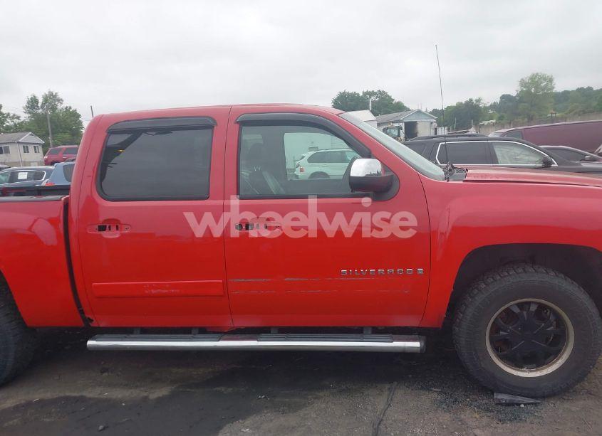 Photo 13 of 2007 Chevrolet Silverado 1500 LT1/LT2/LTZ/WORK TRUCK (VIN 2GCEK13M771670857)