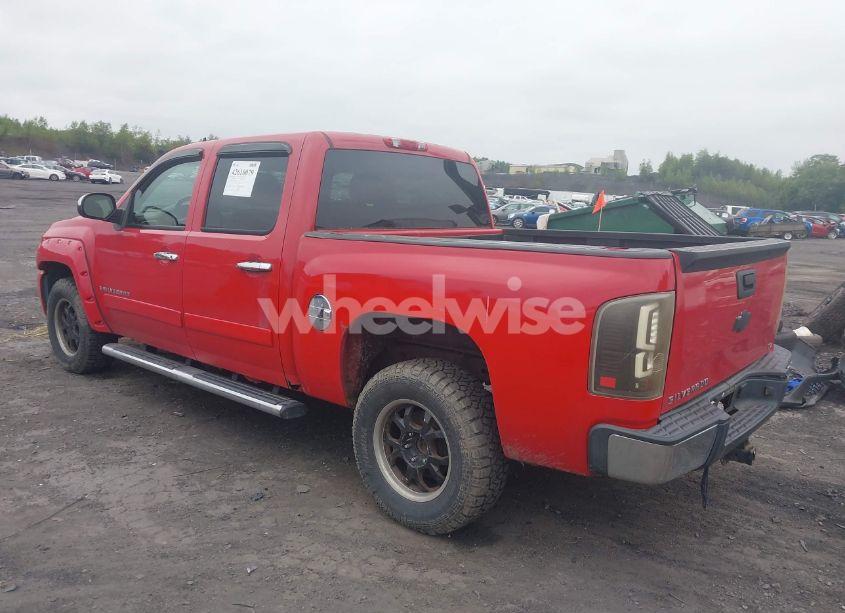 Photo 3 of 2007 Chevrolet Silverado 1500 LT1/LT2/LTZ/WORK TRUCK (VIN 2GCEK13M771670857)