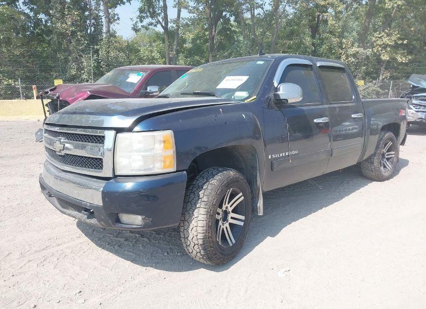 Photo 2 of 2007 Chevrolet Silverado 1500 LT1 (VIN 2GCEK13M971543687)