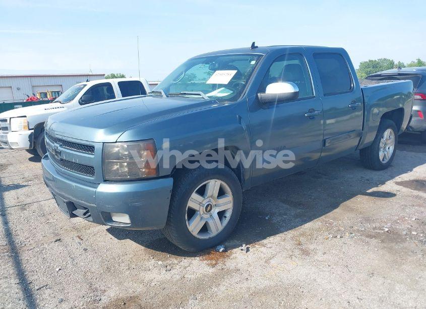 Photo 2 of 2007 Chevrolet Silverado 1500 LT1/LT2/LTZ/WORK TRUCK (VIN 2GCEK13M971692603)
