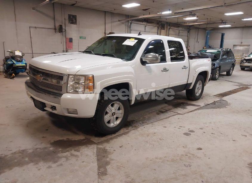 Photo 2 of 2007 Chevrolet Silverado 1500 LT2 (VIN 2GCEK13MX71677513)
