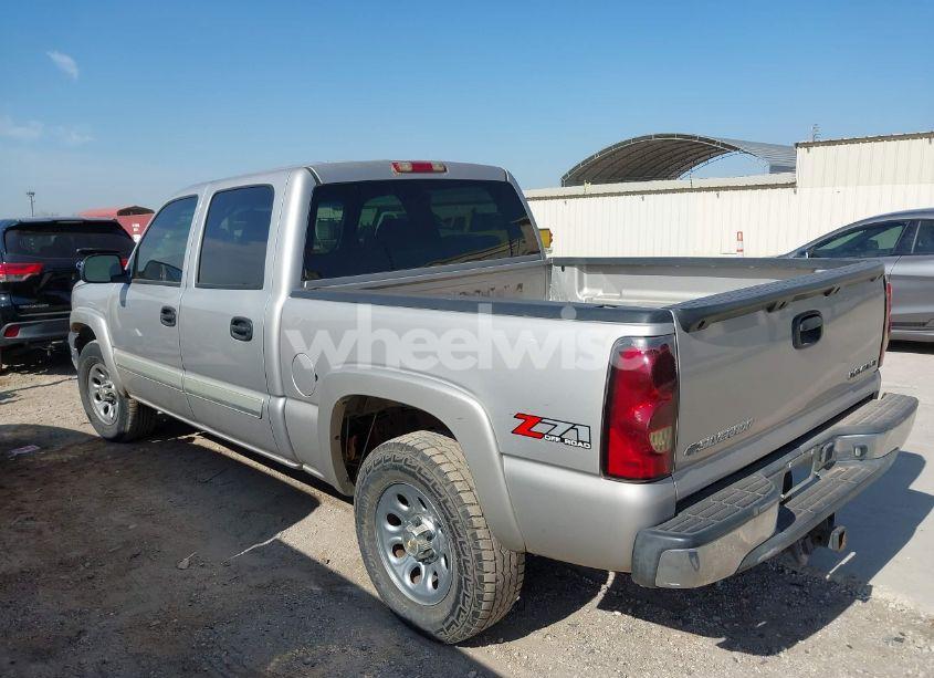 Photo 3 of 2005 Chevrolet Silverado 1500 Z71 (VIN 2GCEK13T151142140)