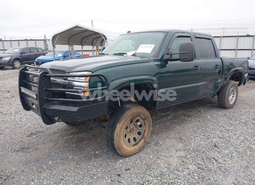 Photo 2 of 2005 Chevrolet Silverado 1500 Z71 (VIN 2GCEK13T151180256)