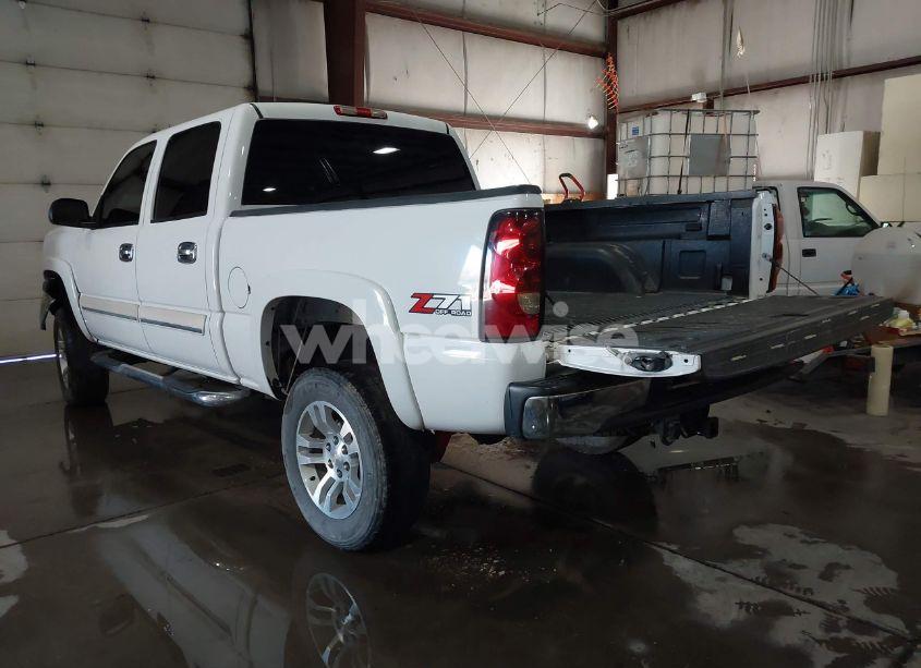 Photo 3 of 2005 Chevrolet Silverado 1500 Z71 (VIN 2GCEK13T351186933)
