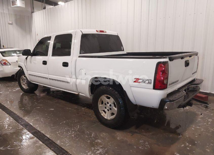 Photo 3 of 2005 Chevrolet Silverado 1500 Z71 (VIN 2GCEK13T351236438)