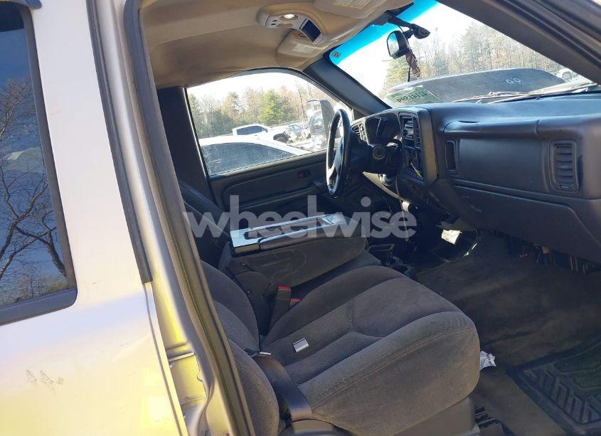 Photo 5 of 2005 Chevrolet Silverado 1500 LS (VIN 2GCEK13T751216564)