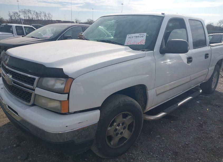 Photo 2 of 2006 Chevrolet Silverado 1500 LT1 (VIN 2GCEK13T861148907)