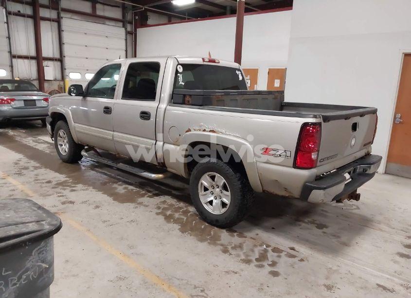 Photo 3 of 2005 Chevrolet Silverado 1500 Z71 (VIN 2GCEK13T951132388)