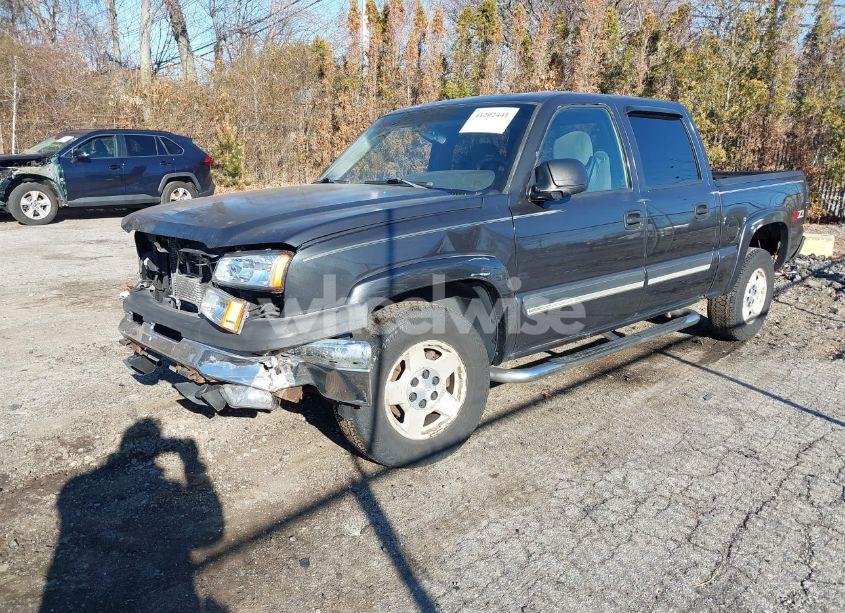 Photo 2 of 2005 Chevrolet Silverado 1500 Z71 (VIN 2GCEK13T951304984)