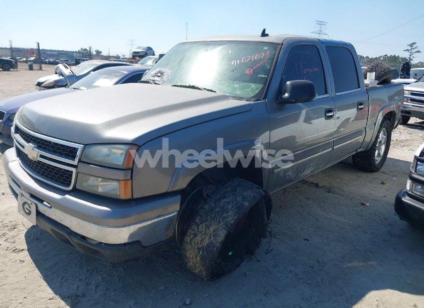 Photo 2 of 2006 Chevrolet Silverado 1500 LT3 (VIN 2GCEK13TX61172965)