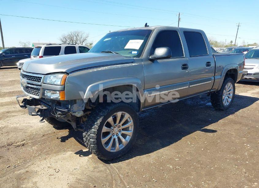 Photo 2 of 2006 Chevrolet Silverado 1500 LT2 (VIN 2GCEK13TX61184260)