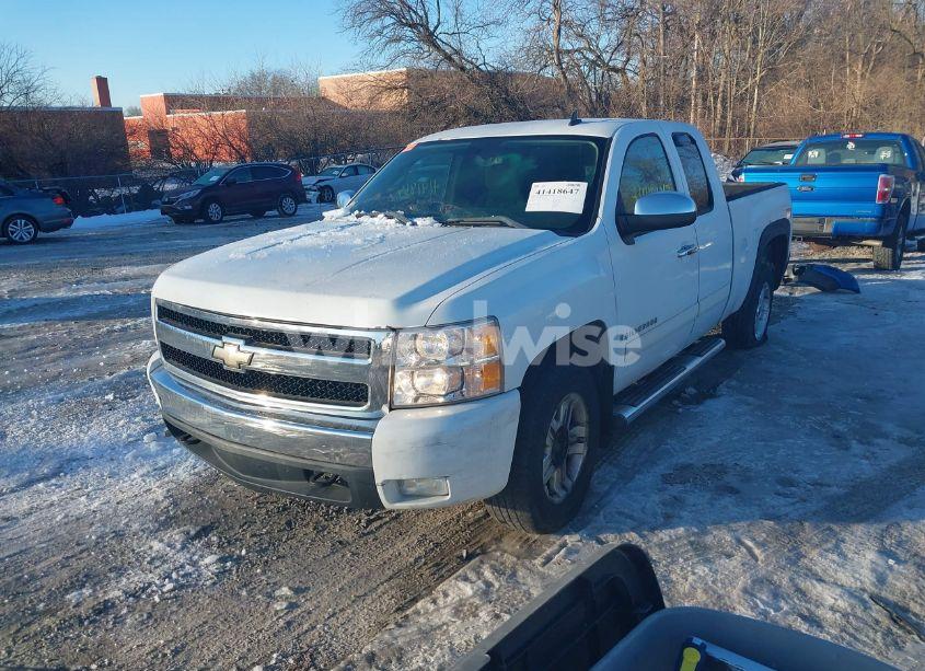 Photo 2 of 2007 Chevrolet Silverado 1500 LT1 (VIN 2GCEK190X71702088)