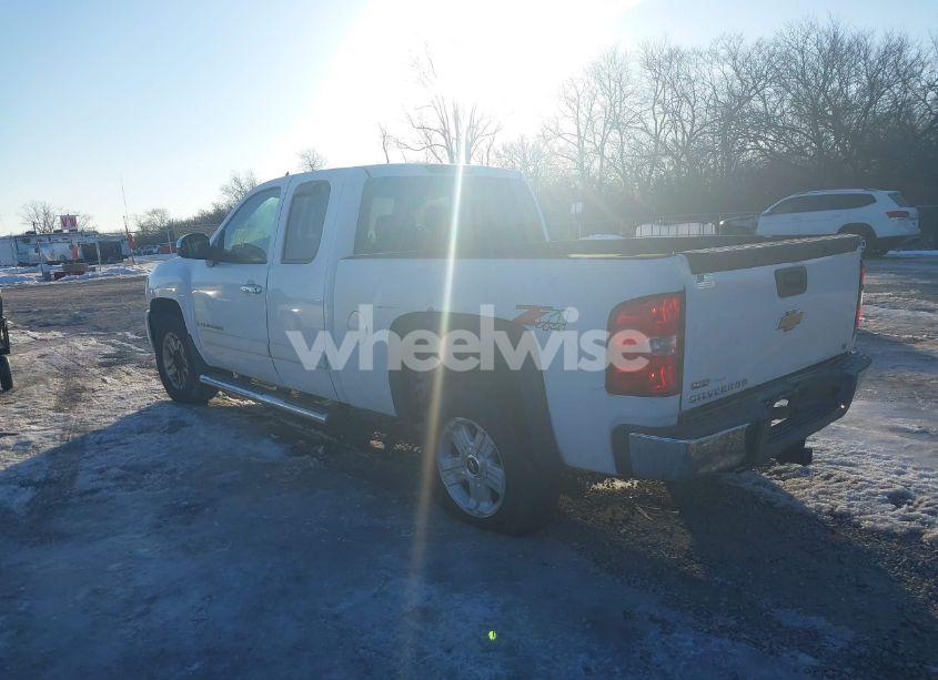 Photo 3 of 2007 Chevrolet Silverado 1500 LT1 (VIN 2GCEK190X71702088)