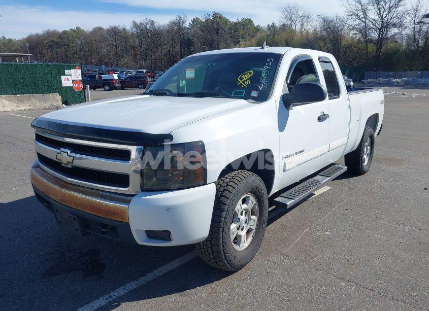 Photo 2 of 2008 Chevrolet Silverado 1500 LT1 (VIN 2GCEK190X81153932)