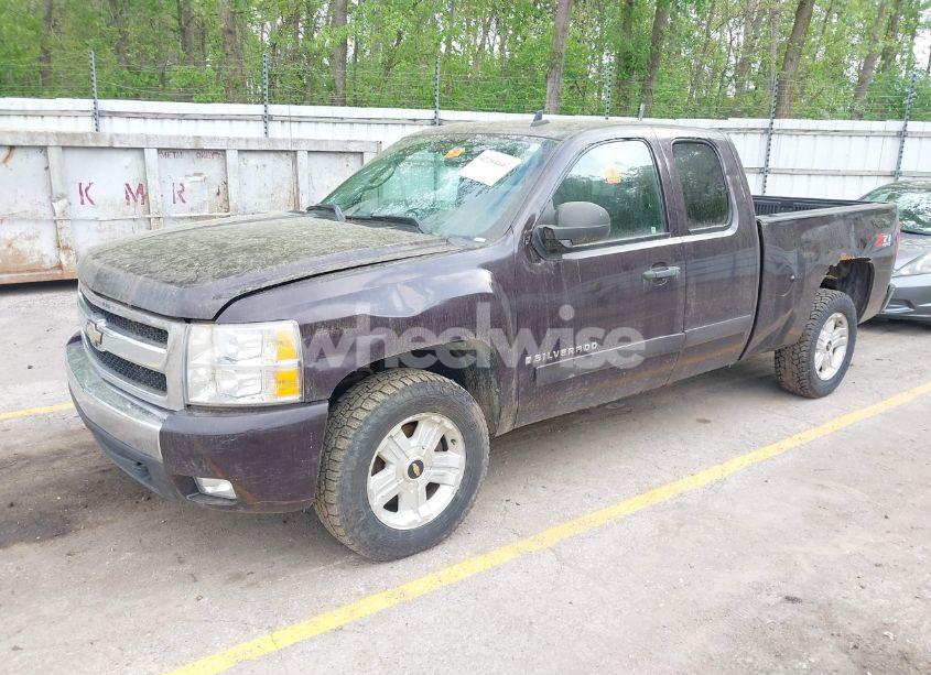 Photo 2 of 2008 Chevrolet Silverado 1500 LT1 (VIN 2GCEK190X81297772)
