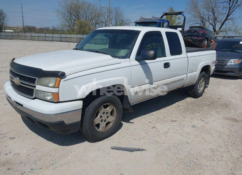 Photo 2 of 2006 Chevrolet Silverado 1500 LT1 (VIN 2GCEK19B061108884)