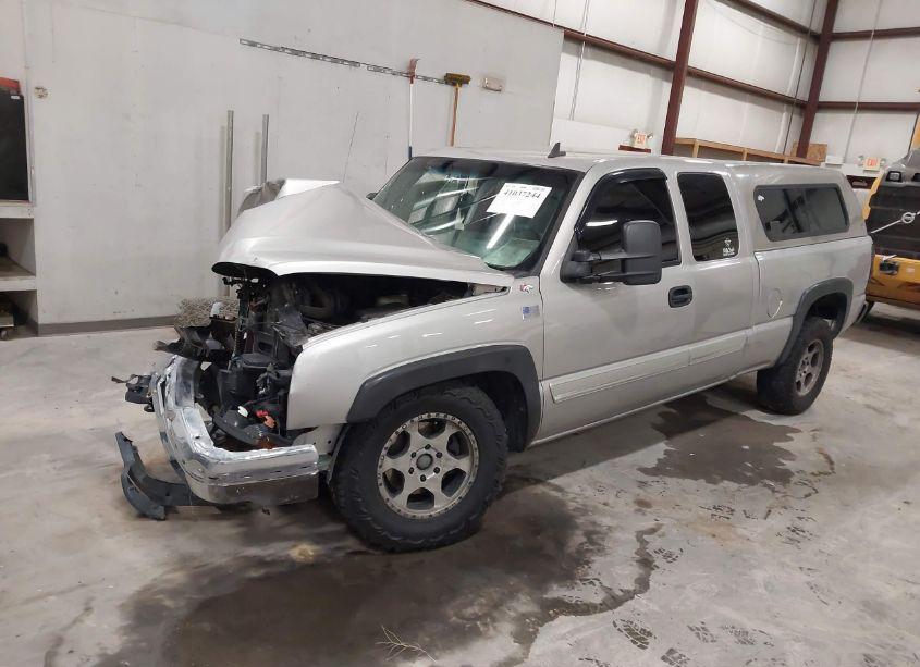 Photo 2 of 2006 Chevrolet Silverado 1500 LT1 (VIN 2GCEK19B161276033)