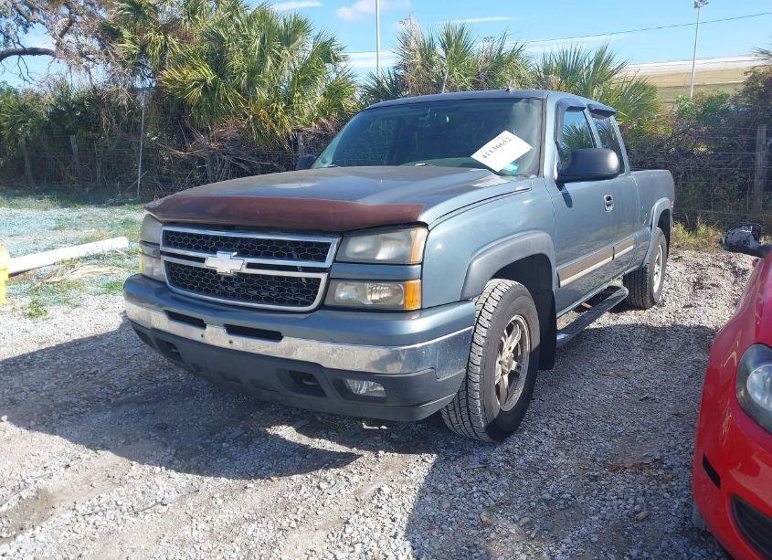 Photo 2 of 2006 Chevrolet Silverado 1500 LT2 (VIN 2GCEK19B261172344)