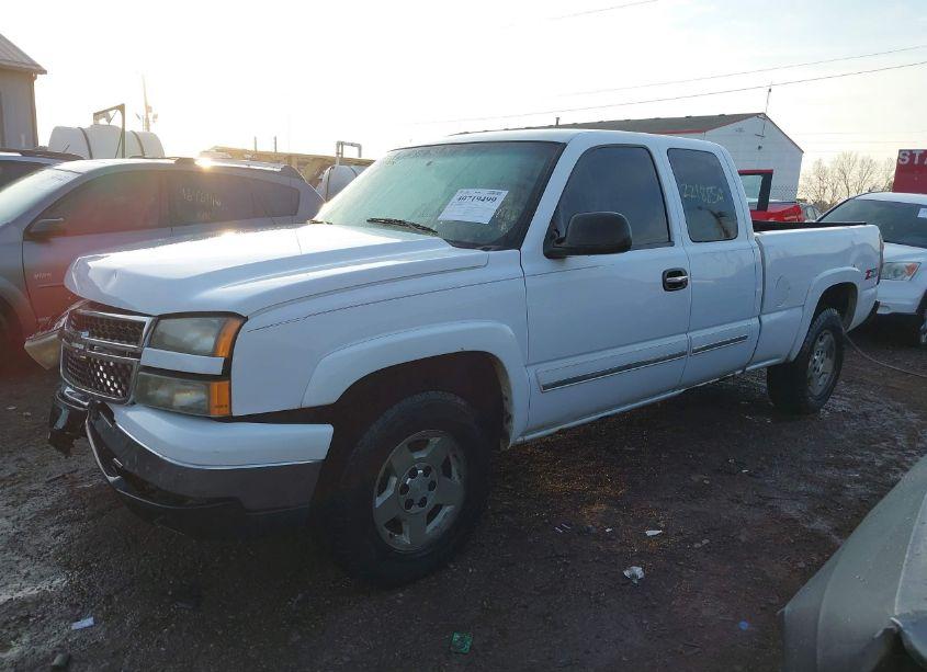 Photo 2 of 2006 Chevrolet Silverado 1500 LT1 (VIN 2GCEK19B361332649)