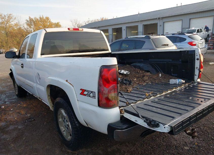 Photo 3 of 2006 Chevrolet Silverado 1500 LT1 (VIN 2GCEK19B361332649)
